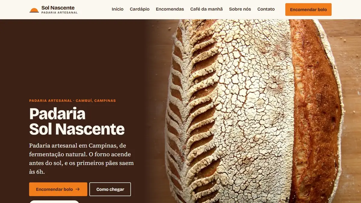 Página inicial do site da Padaria Sol Nascente no computador, com o nome da padaria, o botão "Encomendar bolo" e a foto de um pão de fermentação natural.